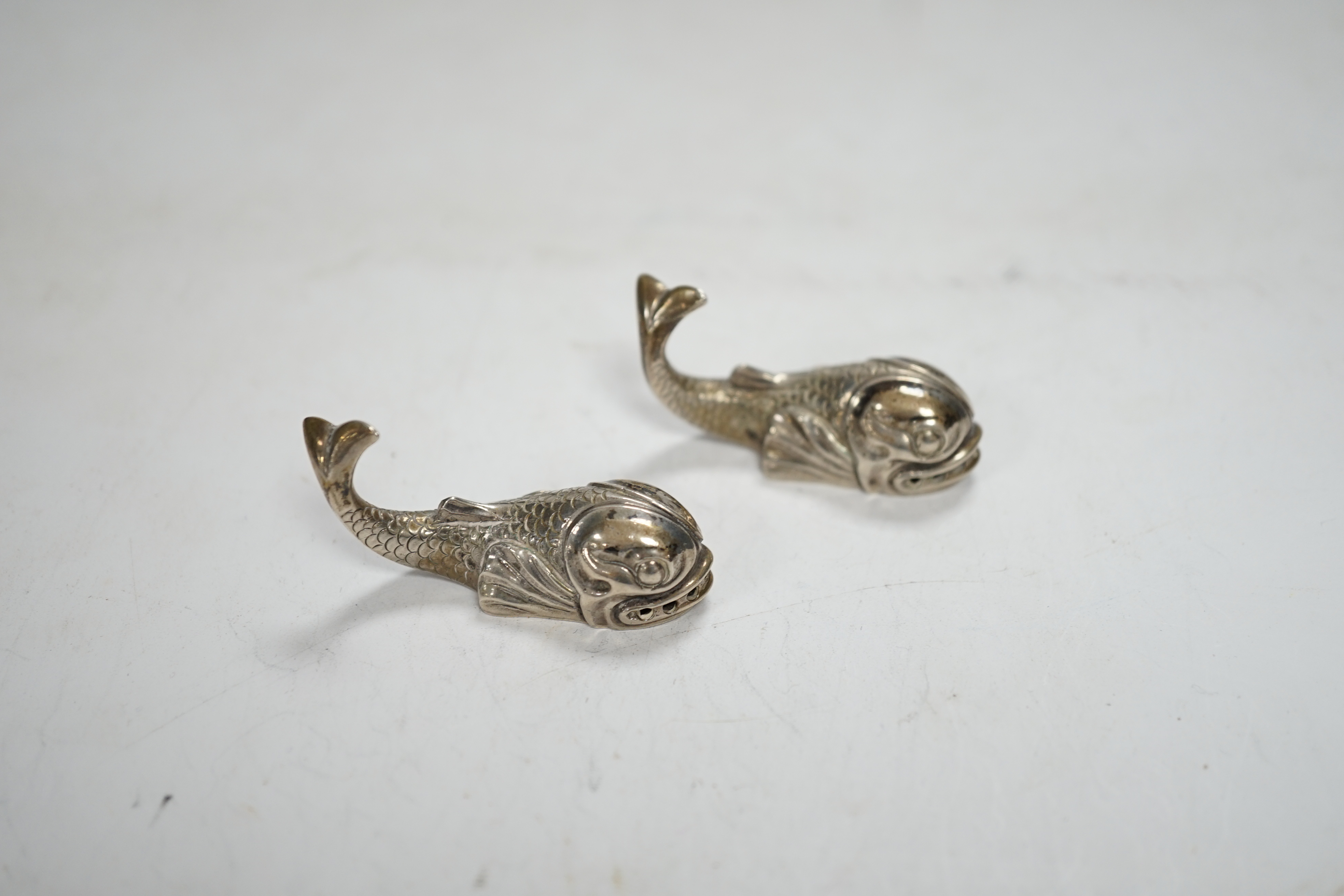 A pair of 20th century Italian Missiaglia 800 standard white metal novelty pepperettes, modelled as fish, length 42mm.